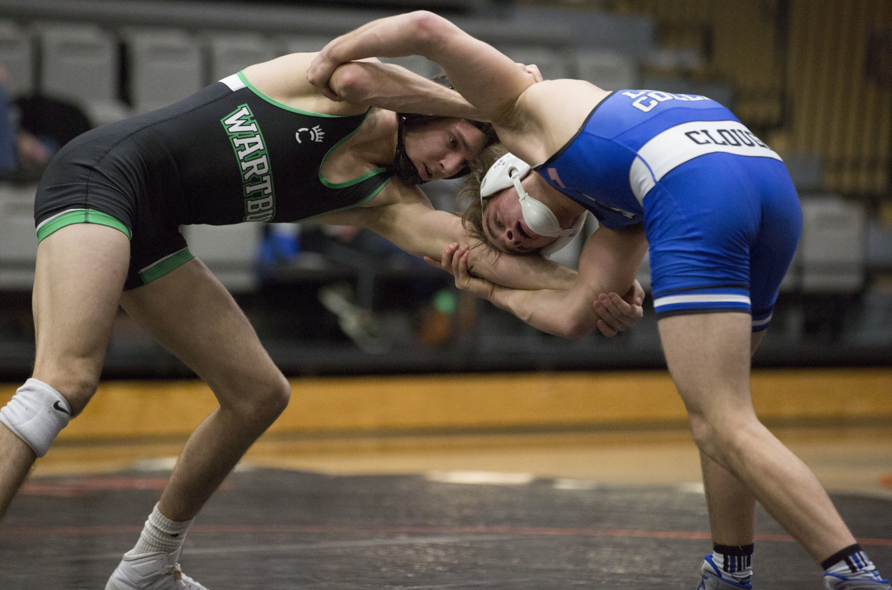 011019kw-wartburg-luther-wrestling-01